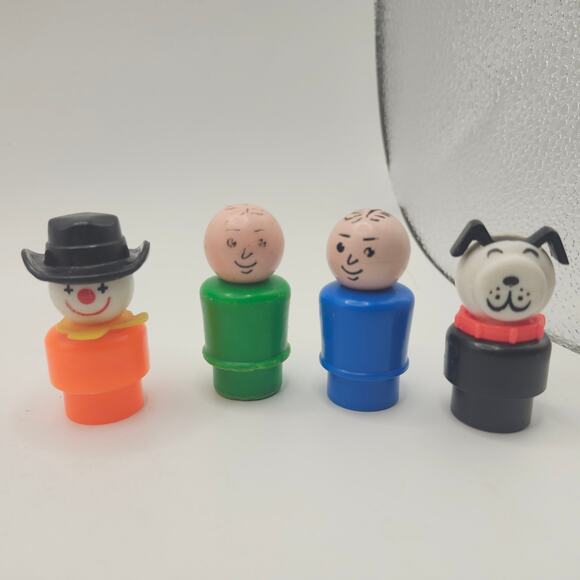 Vintage Fisher-Price Little People Play Family Lot 5 People + 2 Dogs & Furniture - Picture 5 of 11